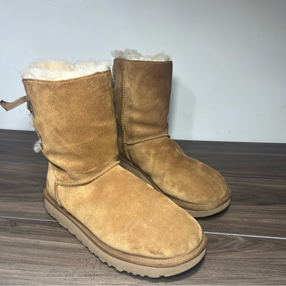 UGG CUSTOMIZABLE BAILEY BOW SHORT CHESTNUT SUEDE SHEARLING LINED US 8 / EU 39 - Picture 6 of 16